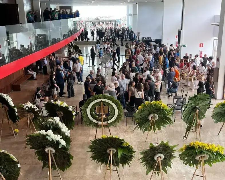 Música brasileira em luto: despedida emocionante de Lô Borges no Palácio das Artes