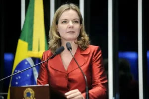 Gleisi Hoffmann critica governo após aprovação do PL da Dosimetria