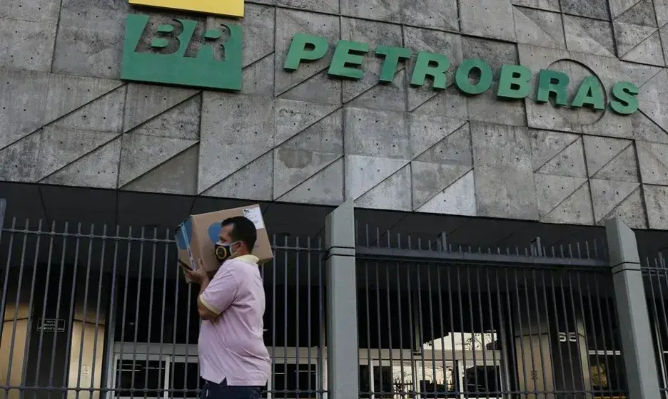 Greve dos Petroleiros ganha novos reforços em diversas regiões Greve dos Petroleiros ganha novos reforços em diversas regiões