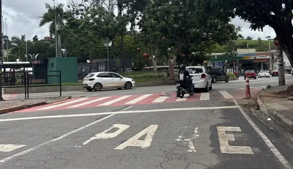Interdição parcial da Avenida João Pinheiro para manutenção do SAAE nesta quinta