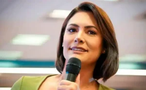 Michelle Bolsonaro critica articulação do PL com Ciro Gomes no Ceará