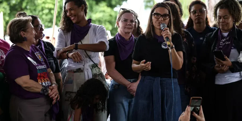 Ministras cobram penas mais severas para feminicídios em ato em Brasília
