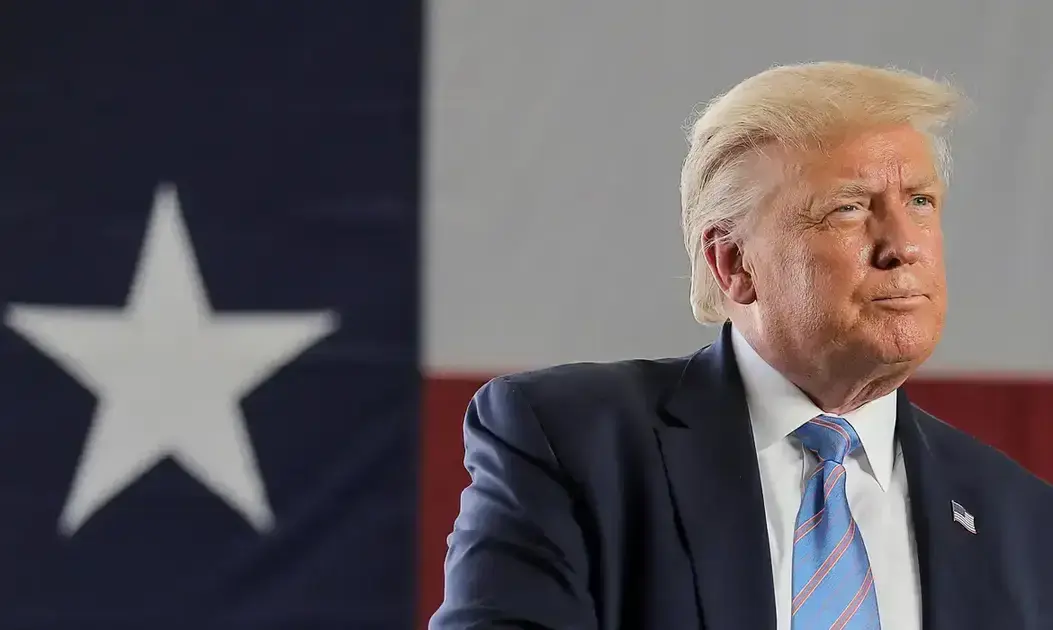 Novos documentos sobre Jeffrey Epstein relacionam Trump e Clinton