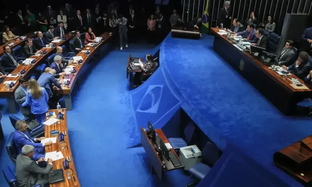 Senado aprova projeto que reduz penas relacionadas aos eventos de 8 de janeiro Senado aprova projeto que reduz penas relacionadas aos eventos de 8 de janeiro