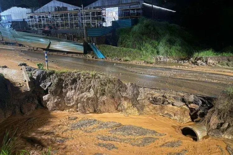 Cava da Vale provoca alagamentos