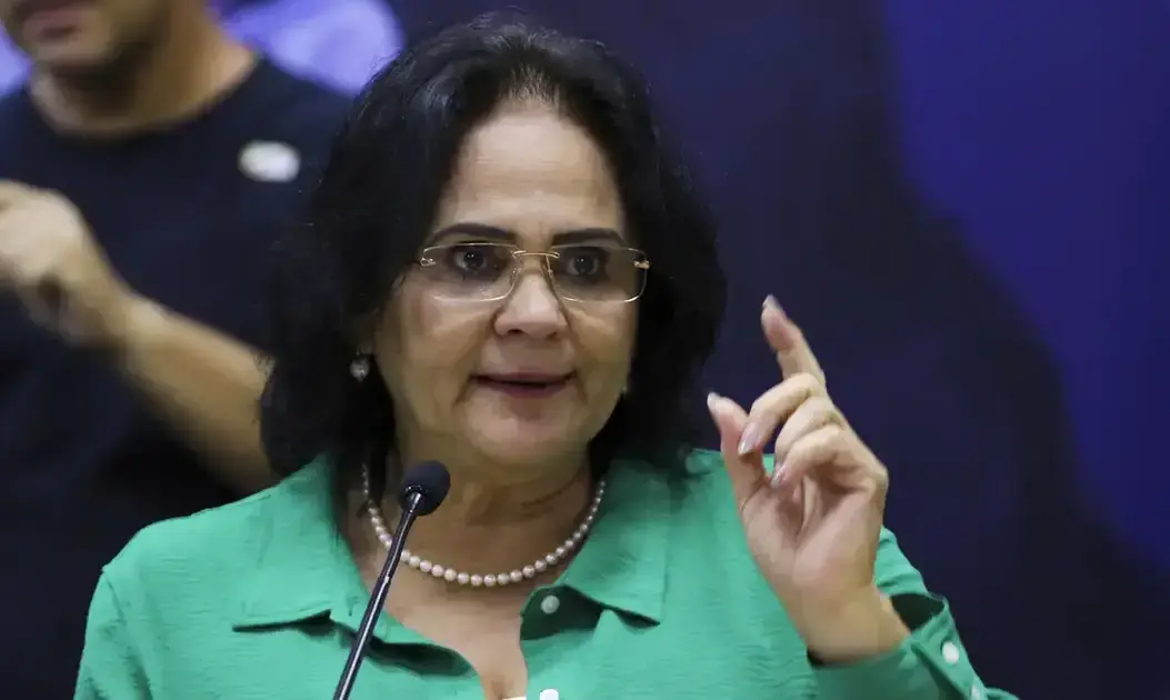 Damares Alves revela a participação de grandes igrejas em fraudes do INSS