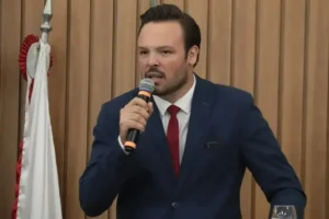 Gabriel Quintão toma posse, mas recusa mandato na Câmara de Itabira