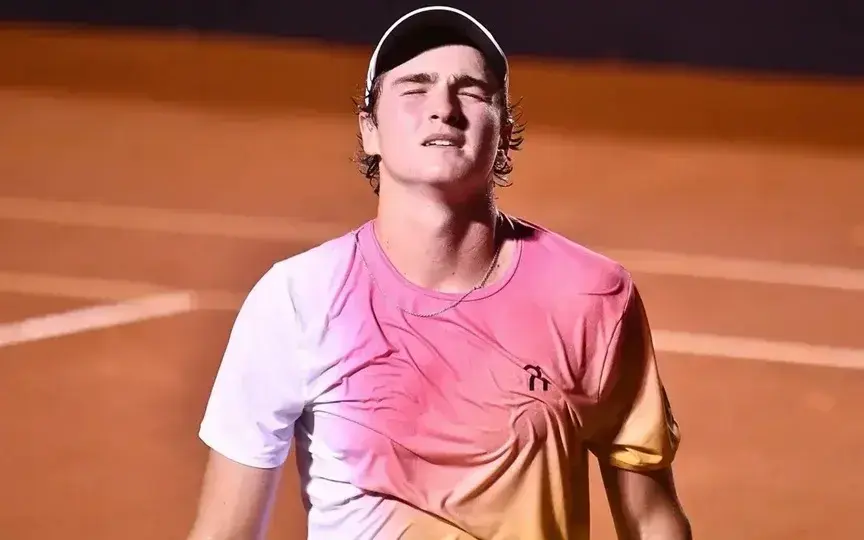 João Fonseca se retira do ATP 250 de Adelaide por dores lombares