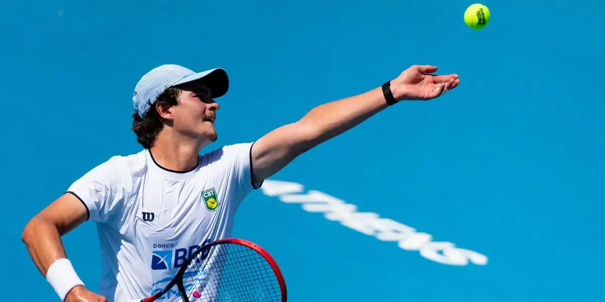 João Fonseca se retira do torneio em Adelaide devido a dores lombares