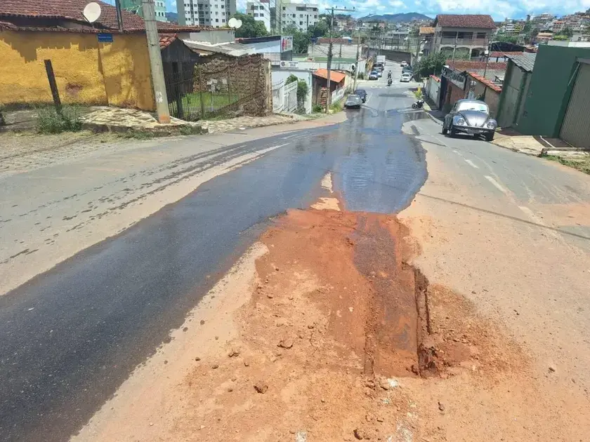 Moradores da Vila São Joaquim exigem solução para vazamento de água