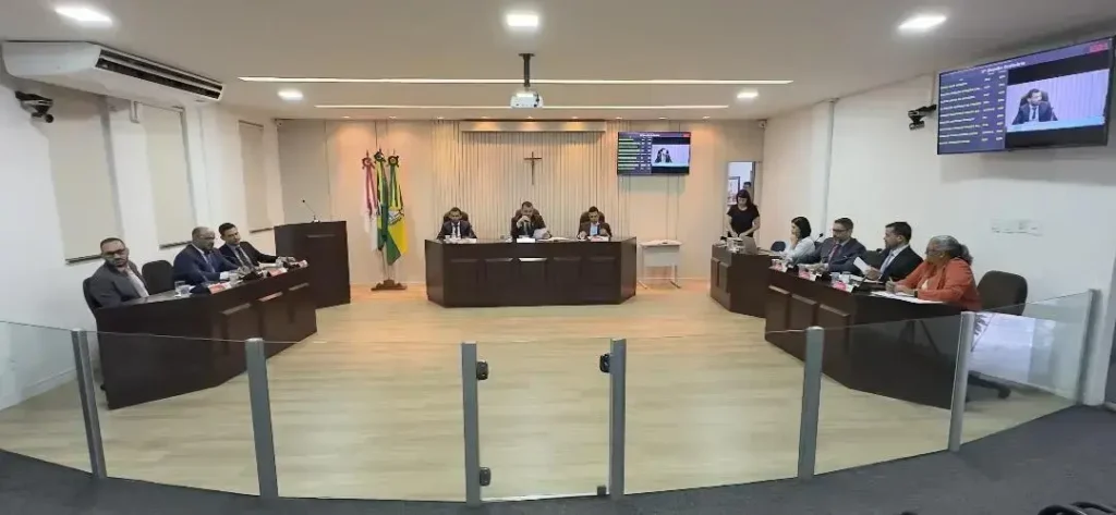 Câmara de São Gonçalo do Rio Abaixo presta homenagem a centenária