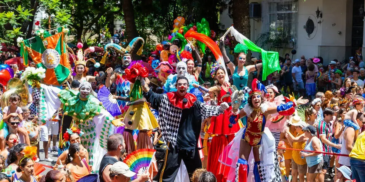 Carnaval 2026: 56 Blocos Movimentam o Rio de Janeiro neste Domingo