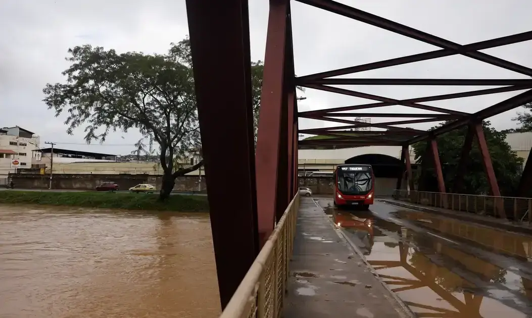 Chuvas intensas causam interdições em rodovias da Zona da Mata em MG