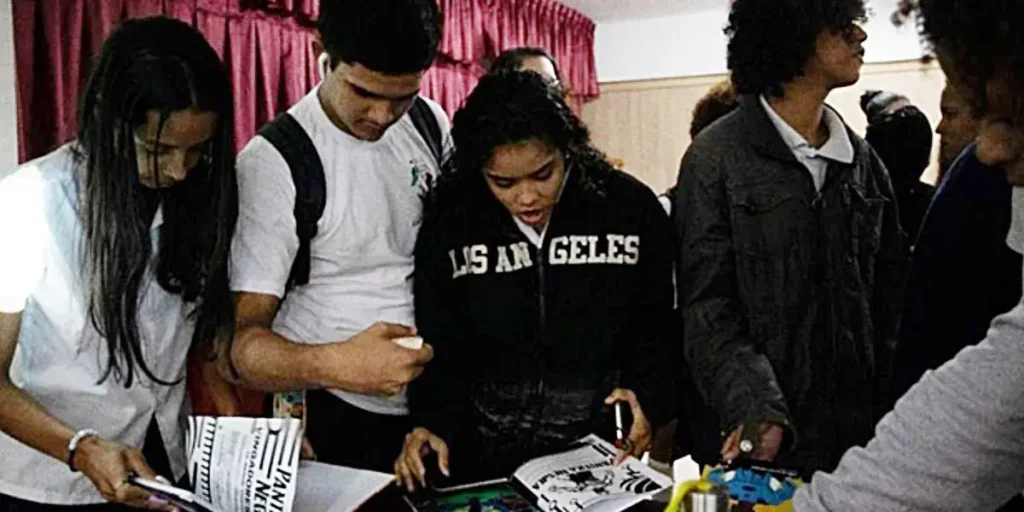 Como as HQs podem enriquecer o debate racial na formação docente