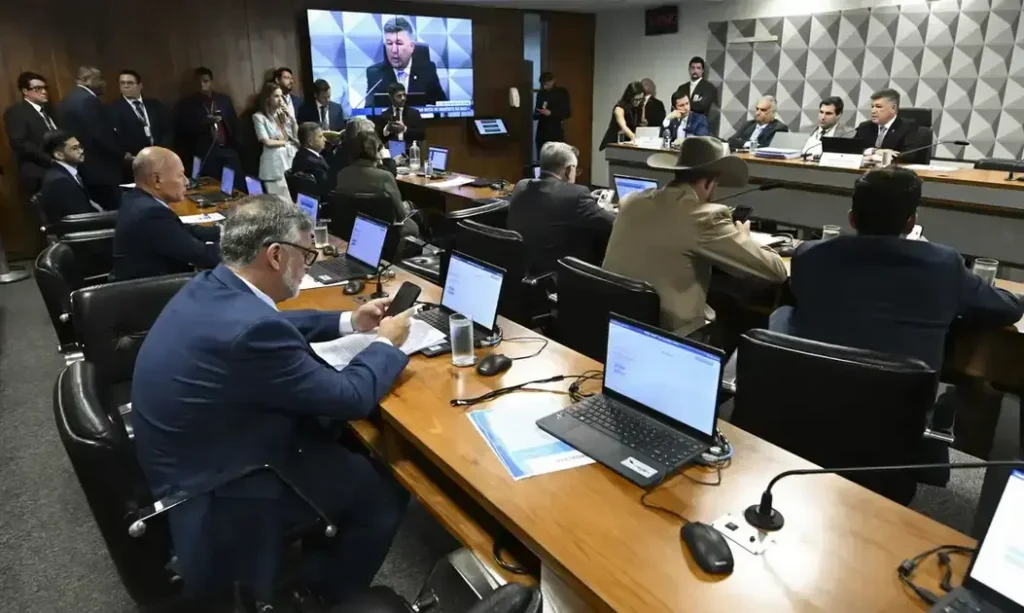 CPMI do INSS aprova quebra de sigilos de Lulinha em nova etapa de investigação CPMI do INSS aprova quebra de sigilos de Lulinha em nova etapa de investigação