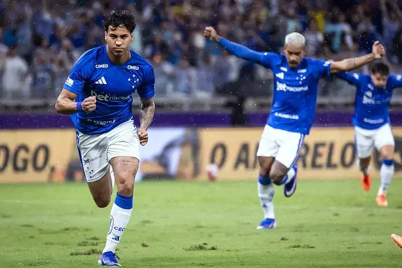 Cruzeiro vence América-MG com dois gols de Kaio Jorge e lidera Mineiro