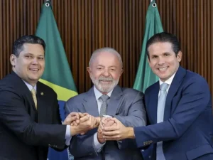 Lula se encontra com líderes partidários para estreitar relações no CN