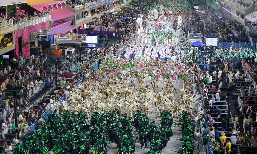 Série Ouro do Carnaval: Novas Escolas Rivalizam com Gigantes do Samba