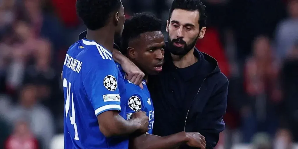 Vini Jr brilha com golaço e denuncia racismo na Liga dos Campeões