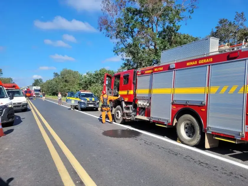 Acidente na BR-251: ônibus tombado causa vítimas e mobiliza resgate