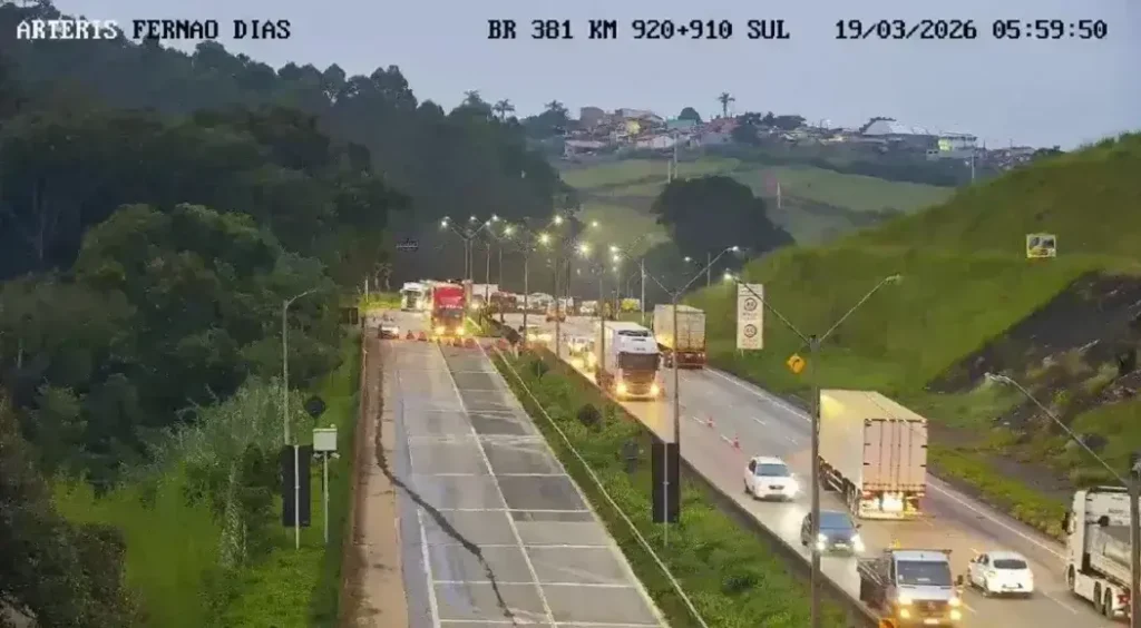 BR-381 continua bloqueada após derramamento químico em Minas Gerais