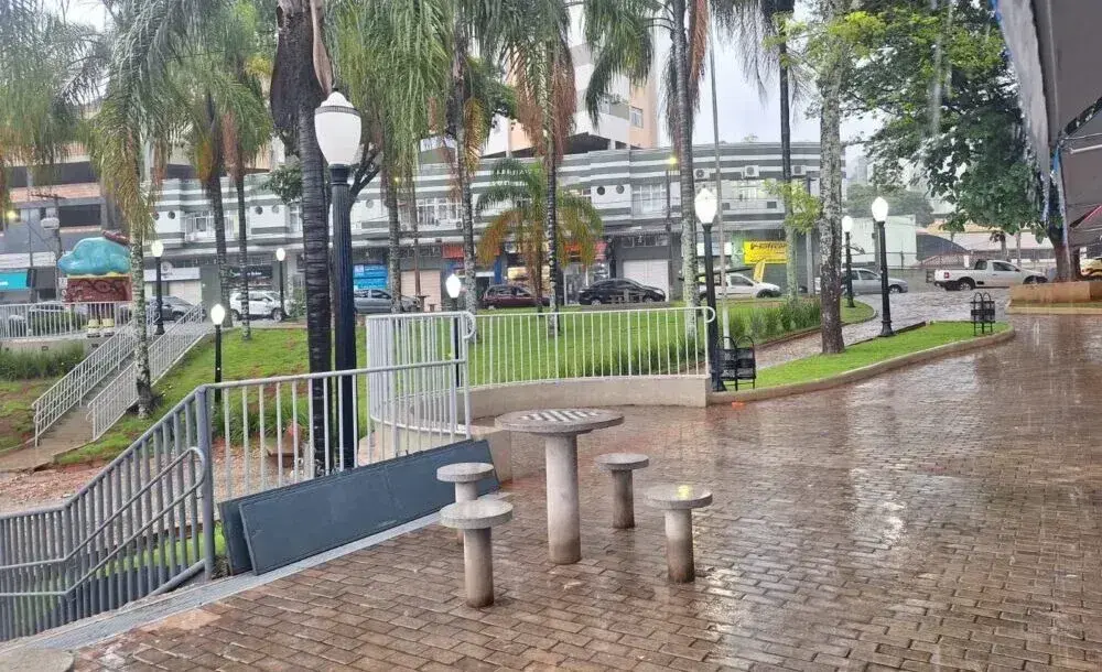 Calor e chuvas marcam o fim de semana com frente fria em Minas Gerais