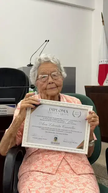 Câmara Municipal homenageia Dona Ana Liberata com Diploma Centenários