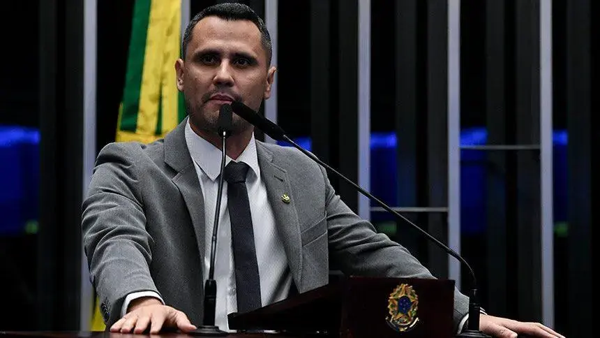 Cleitinho Azevedo se destaca como líder na corrida pelo governo de Minas