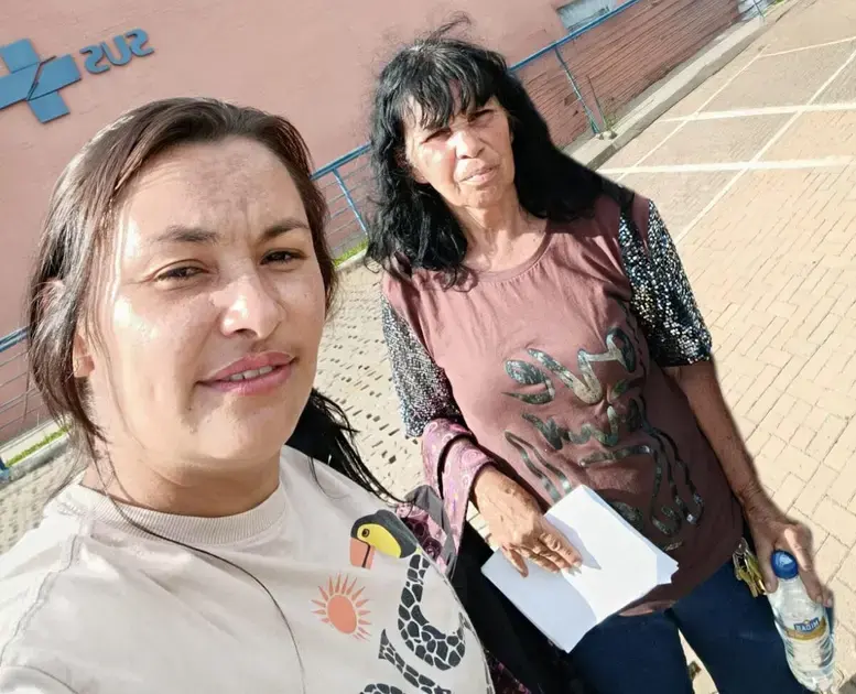 Falha no agendamento de transporte gera críticas e transtornos a paciente