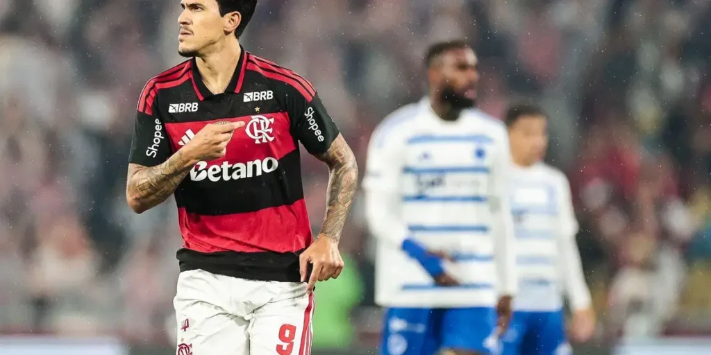 Flamengo conquista vitória sobre Cruzeiro no Maracanã com 2 a 0