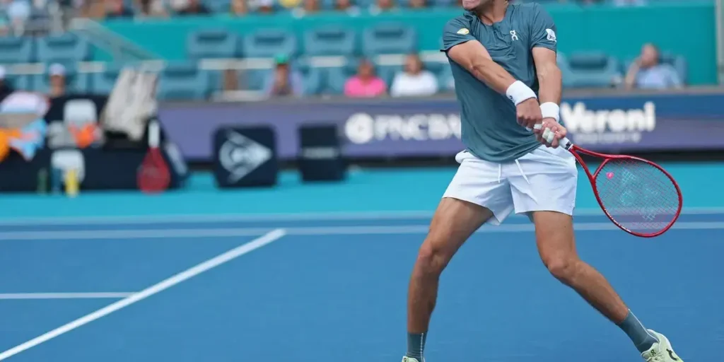 João Fonseca é derrotado por Carlos Alcaraz no Masters 1000 de Miami