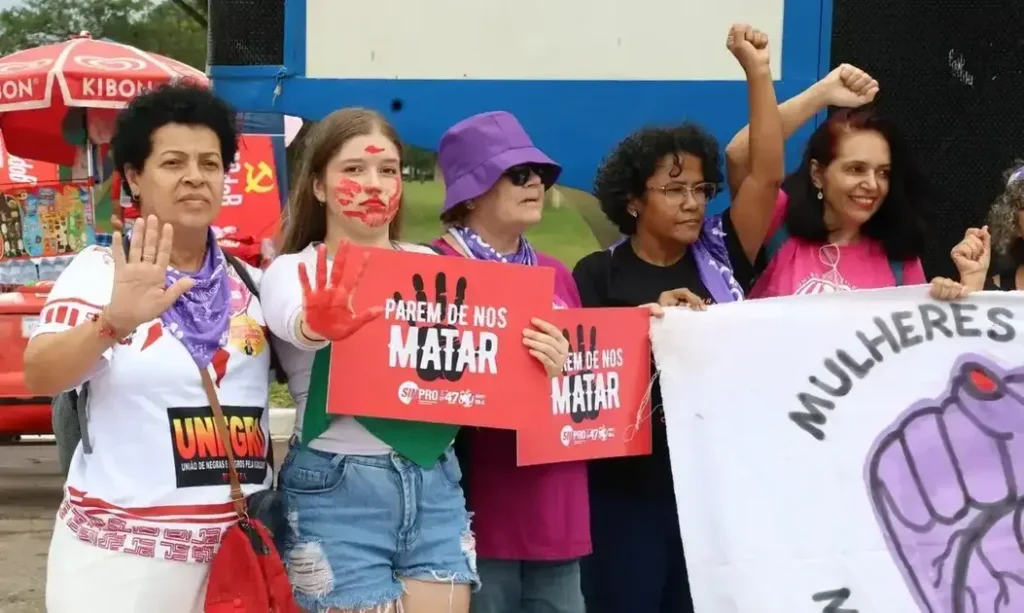 Protestos pelo Dia Internacional da Mulher trazem à tona a luta contra a violência de gênero no Brasil
