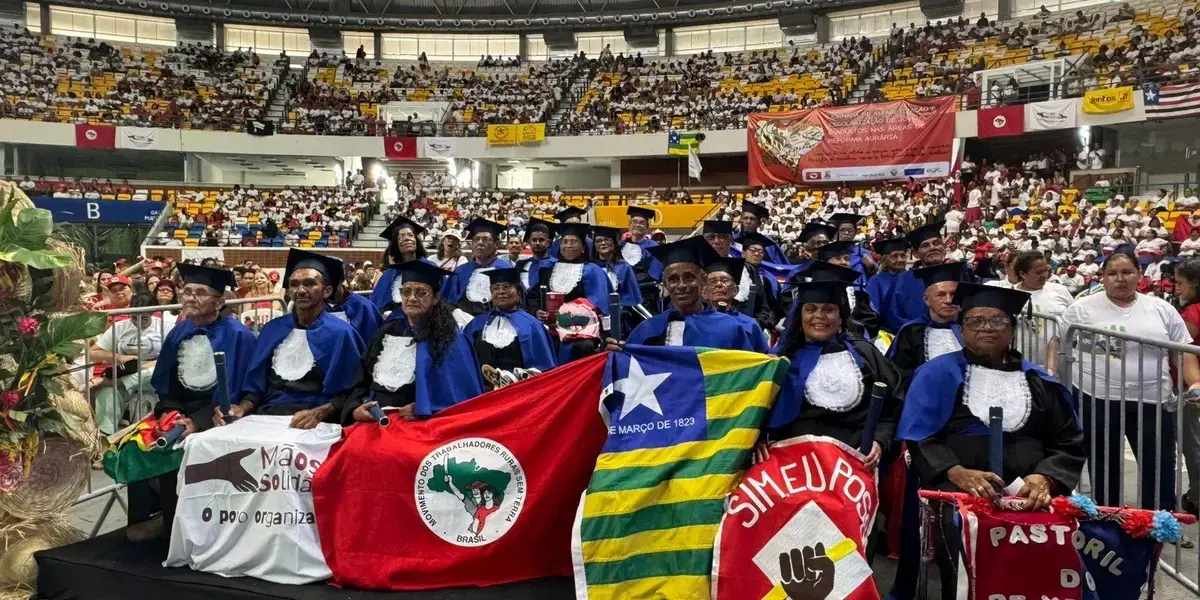 Recife celebra a formatura de 30 mil alfabetizados em programa social