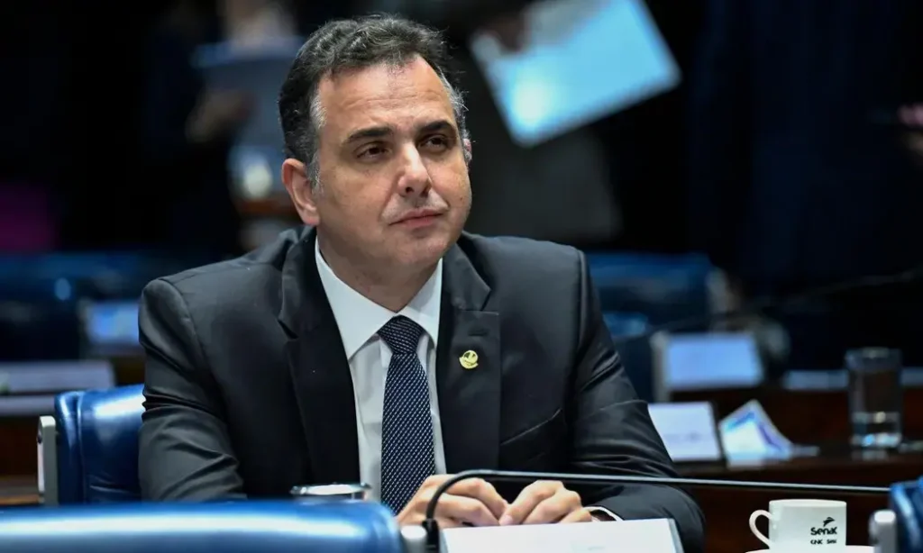 Senador Rodrigo Pacheco mantém suspense sobre candidatura em Minas