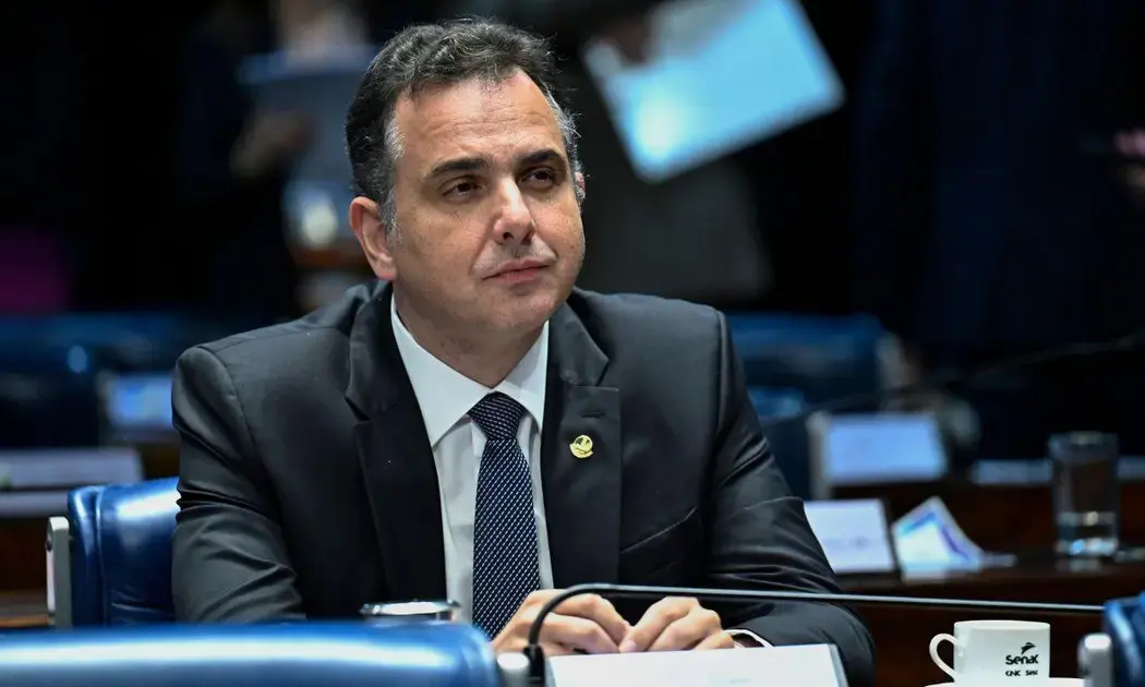 Senador Rodrigo Pacheco mantém suspense sobre candidatura em Minas