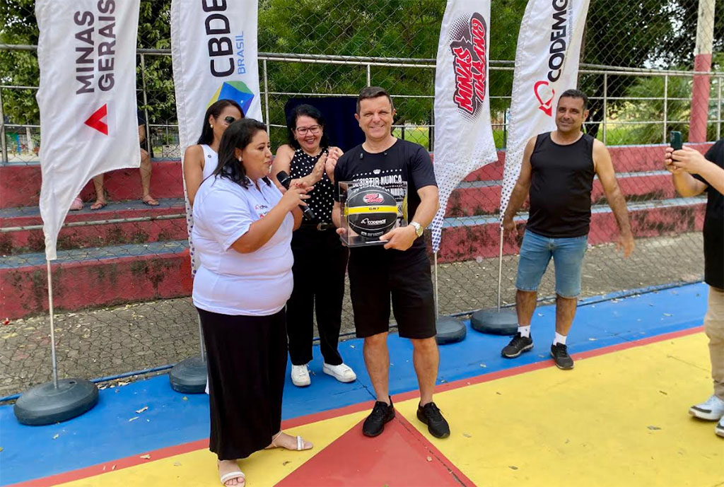 Prefeitura de Timóteo entrega revitalização de quadra no bairro Olaria, legado do programa Minas Urbano