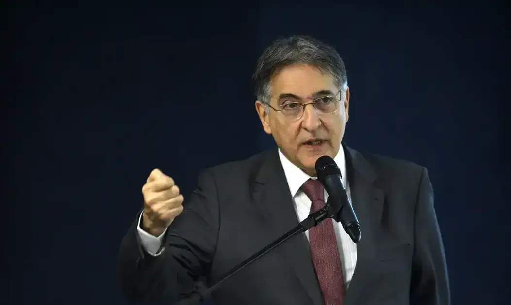 A ausência de Pimentel nas próximas eleições: uma análise