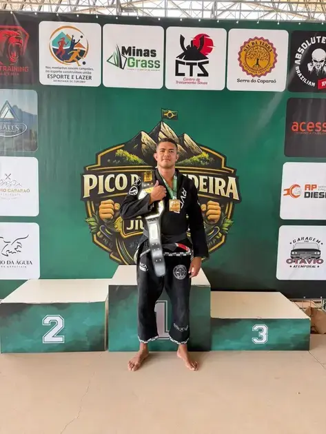 Atletas da ClanBJJ brilham e conquistam títulos em campeonato no Alto do Caparaó Atletas da ClanBJJ brilham e conquistam títulos em campeonato no Alto do Caparaó