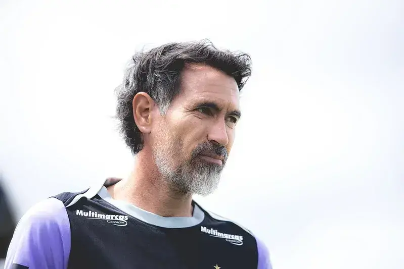 Atlético Mineiro enfrenta Chapecoense em busca da primeira vitória fora de casa