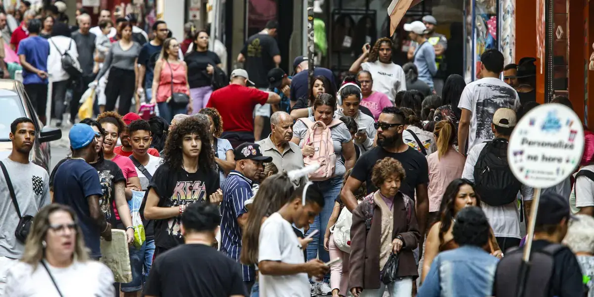 Crescimento populacional no Brasil desacelera e envelhecimento avança