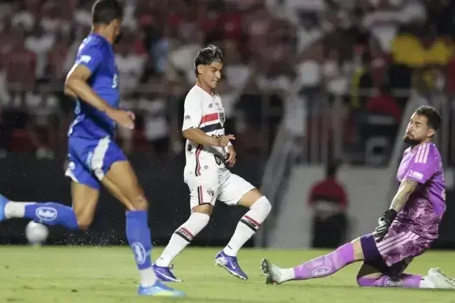 Ferreirinha brilha com hat-trick na goleada do São Paulo sobre o Cruzeiro