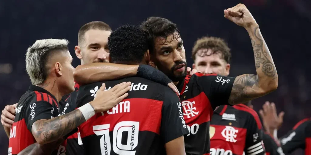 Flamengo garante virada sobre o Santos e se aproxima do G4 no Brasileirão Flamengo garante virada sobre o Santos e se aproxima do G4 no Brasileirão