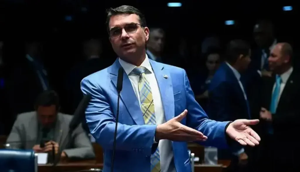 Flávio Bolsonaro e o mico: o que aconteceu na política recente