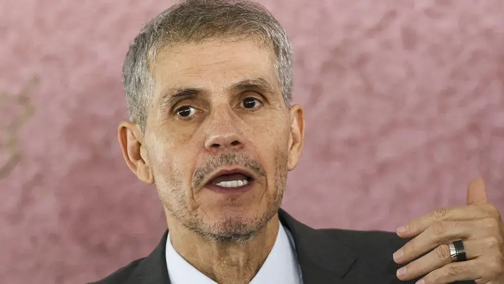 Governo eleva arrecadação com nova taxa sobre blusinhas