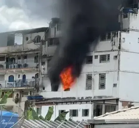 Incêndio em prédio no bairro Loanda gera apreensão em moradores de João Monlevade