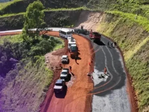 Interdição parcial na MG-030 para içamento de vigas entre BH e Nova Lima