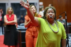 Macaé e deputados denunciam fala de Simões ao MPMG