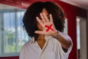 Novas leis fortalecem proteção às mulheres contra a violência no Brasil