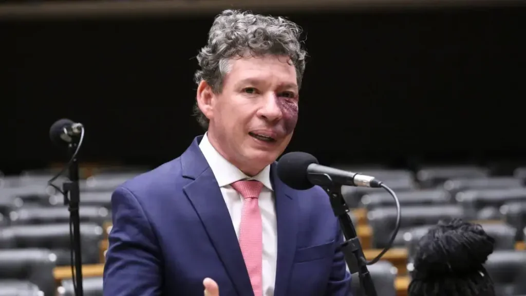 Reginaldo Lopes propõe regulamentações para a inteligência artificial no Brasil