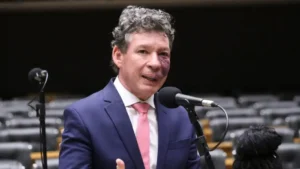 Reginaldo Lopes propõe regulamentações para a inteligência artificial no Brasil